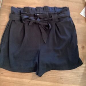 MAX STUDIO SIZE LARGE NAVY BLUE PLEATED DRESS SHORTS